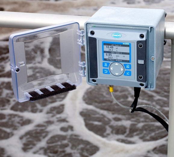 SC200 Universal Controller: 24 V DC with one analog conductivity sensor input, HART and two 4-20mA outputs